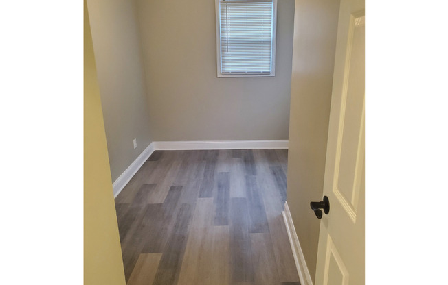 17 West Talbott Street $550 Available Room (Shared Bath)