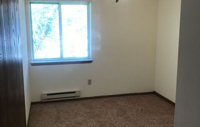 3 beds, 1 bath, 1,040 sqft, $1,695, Unit 3156-306