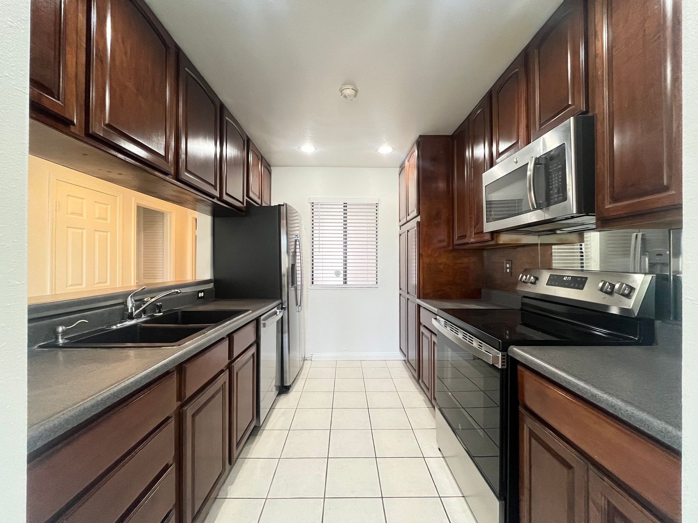 2 beds, 1.5 baths, $4,395