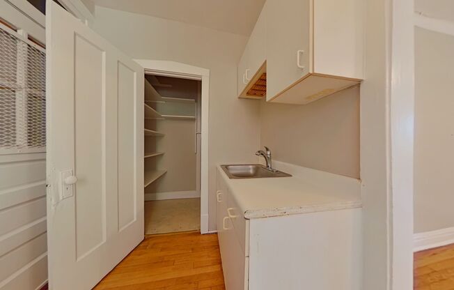 2 beds, 1 bath, 790 sqft, $2,800, Unit 1331 2A
