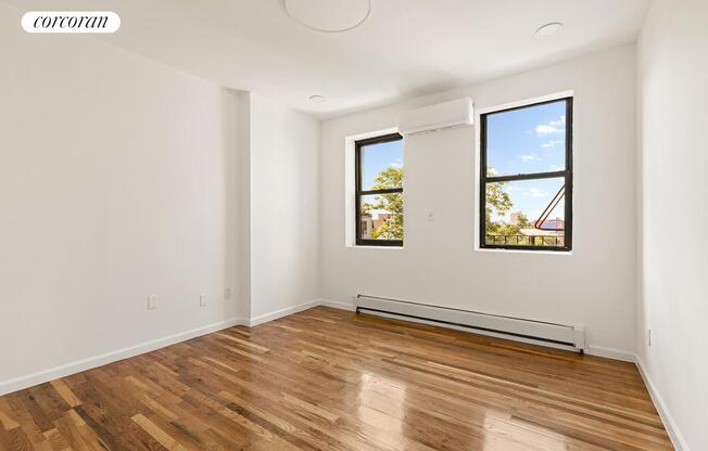 290 5 AVE