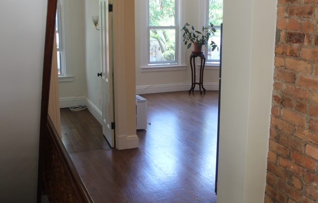 310 E 4 ST