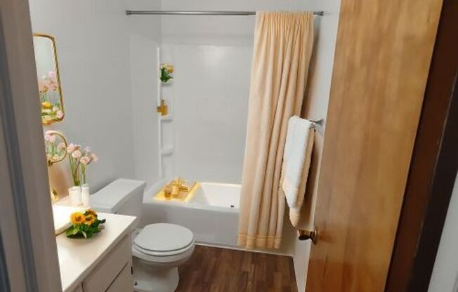 2 beds, 1 bath, 960 sqft, $959, Unit 4