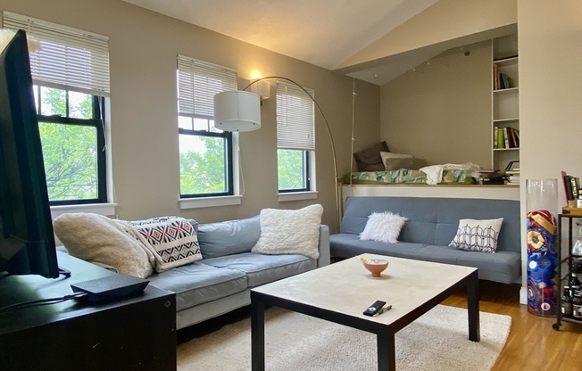 241 River St