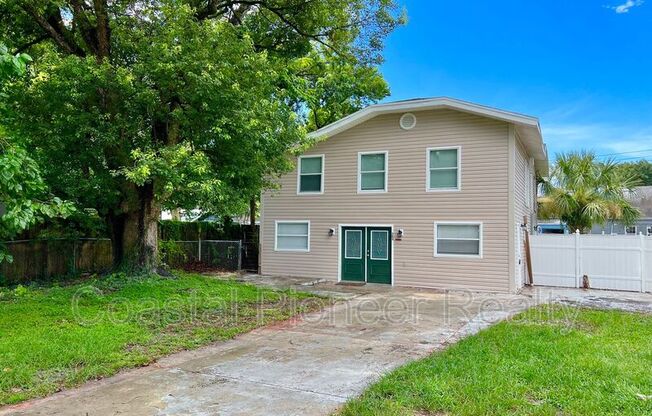 305 E HANNA AVE