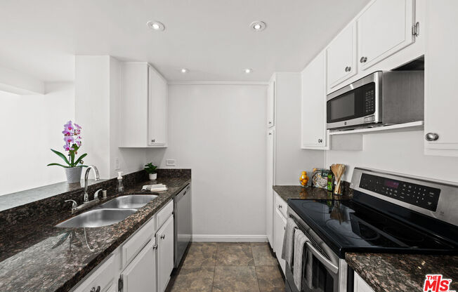 2 beds, 2 baths, 1,037 sqft, $4,500, Unit 1412