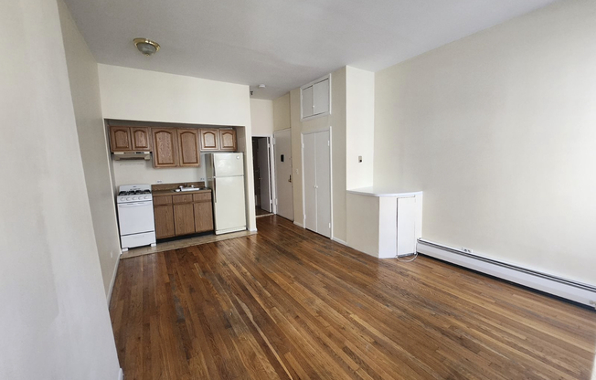 126 E 83 ST