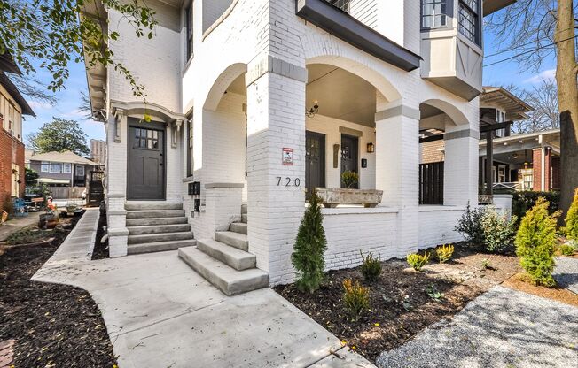 Beautifully Updated 1bd/1ba Condo in Midtown Walking Distance to Piedmont Park!