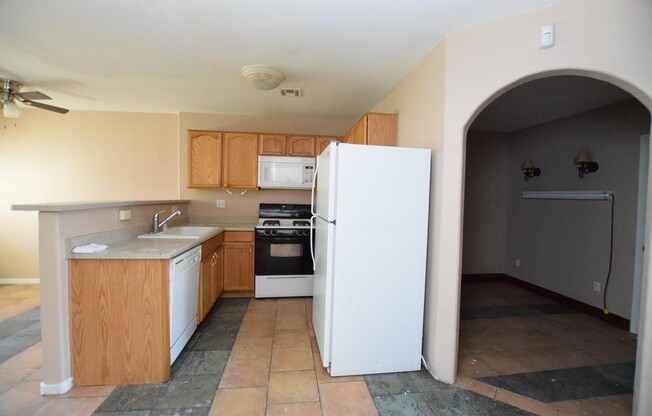 Beautiful 3 Bedroom & 2 1/2 Bath Condo.