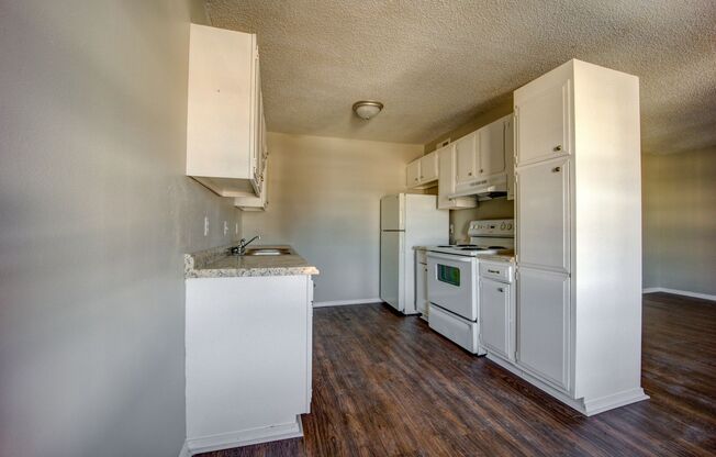 2 beds, 1 bath, 700 sqft, $850, Unit Apartment 06