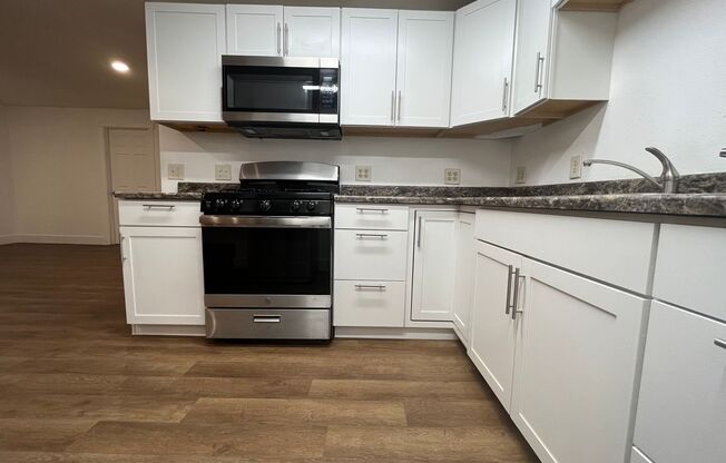2 beds, 1 bath, 1,049 sqft, $1,170, Unit 5