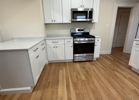 3 beds, 1 bath, 1,300 sqft, $3,495, Unit 3