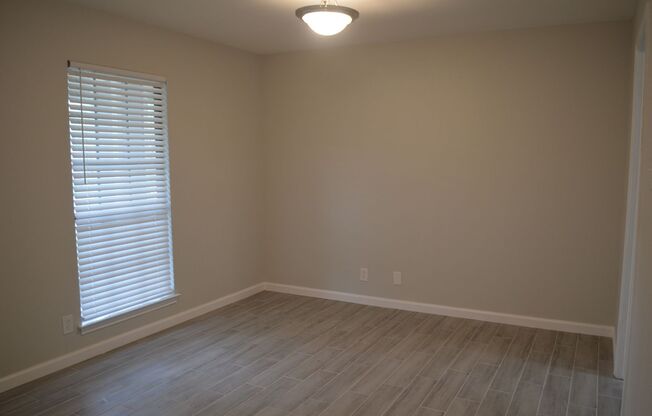 Gorgeous, Spacious 4 bed 2 bath