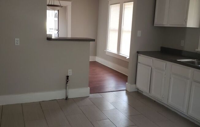 3 beds, 1 bath, $1,095