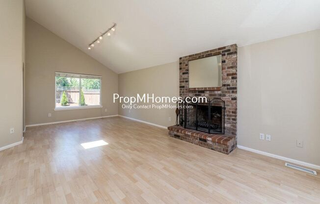 Charming Three Bedroom Home in West Beaverton w/ a Beautiful Backyard!