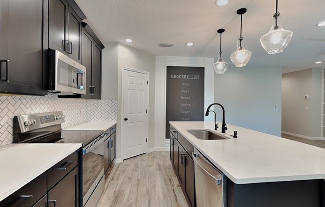 1245 CELERY OAKS LN