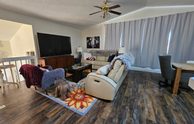 8060 WOODY CRK DR
