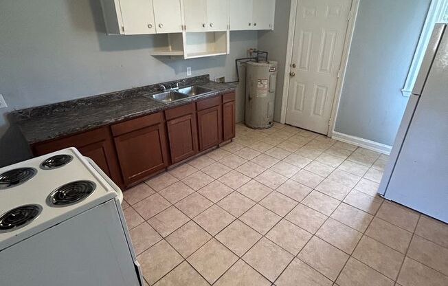 2 beds, 1 bath, $725