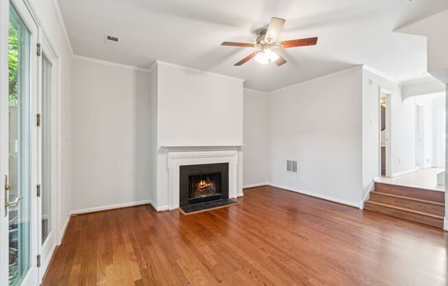 Wonderful, 4 level Arlington Brick townhome!