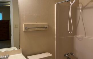 1909 S. Milledge Ave #2 | 2 BED 2.5 BATH TOWNHOUSE + COMMUNITY POOL