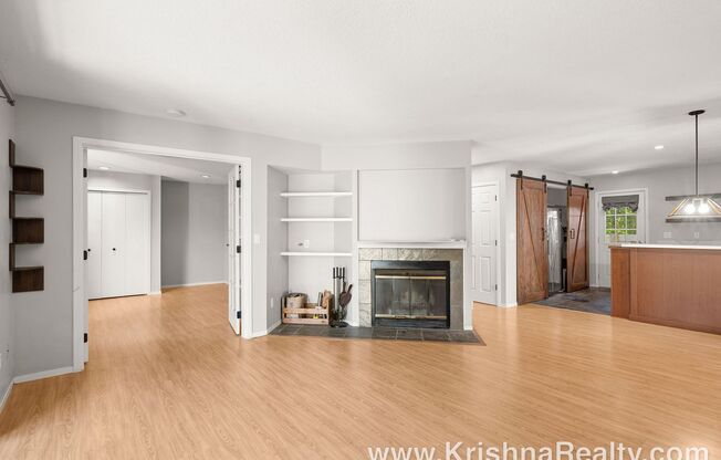 2 beds, 2 baths, $2,495, Unit Unit #E