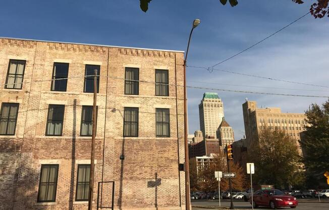 724 S MAIN ST