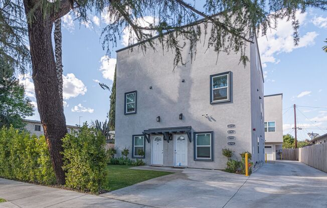 16753-16755 1/2 Sherman Way