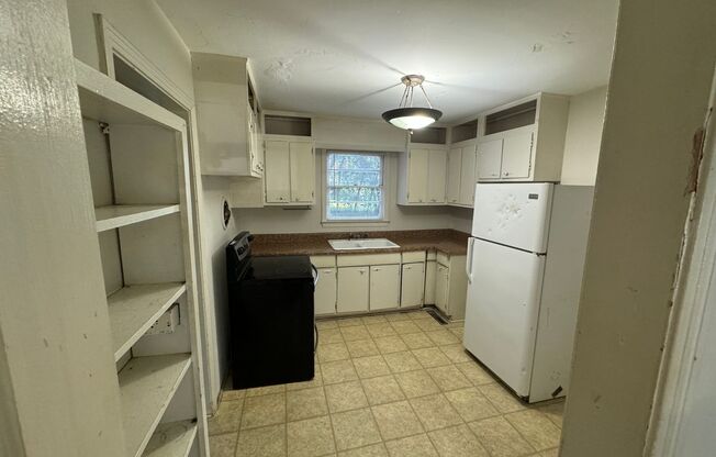 3 beds, 1 bath, $1,300