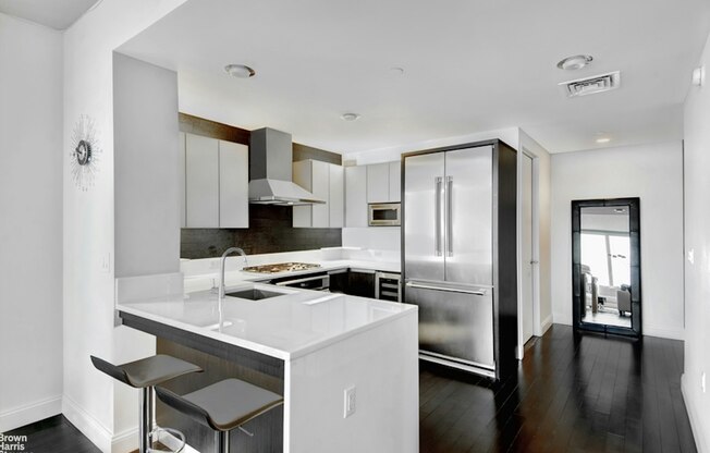 1 bed, 1.5 baths, 988 sqft, $6,280, Unit 3301
