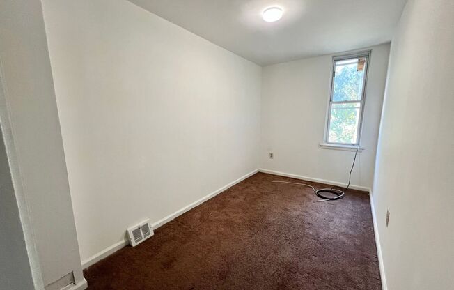 3 beds, 1 bath, $1,200