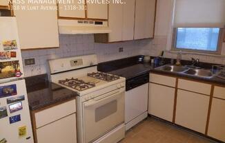 1318 W LUNT AVE