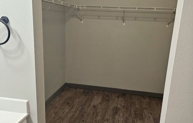 1 bed, 1 bath, 690 sqft, $1,230, Unit 417