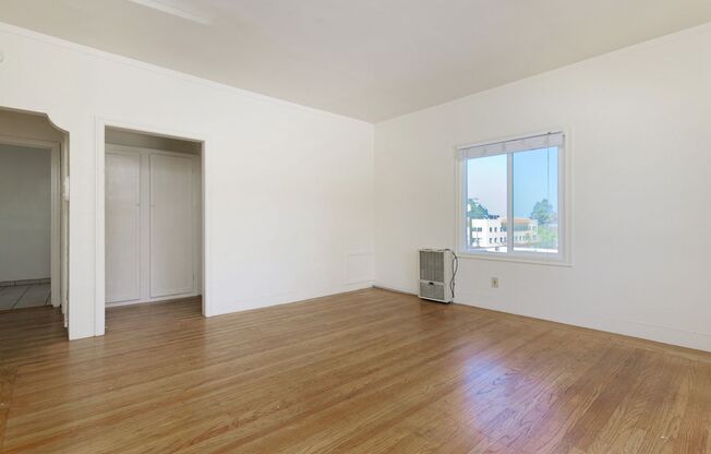 Studio, 1 bath, 370 sqft, $1,737