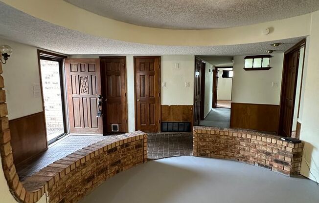 A Large 2 Bed with Sauna and walk in Jacuzzi! Large Rec Room!