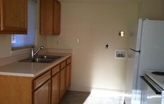 2 beds, 1 bath, $715, Unit 613-4