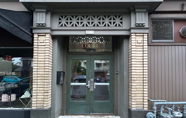 clint26 [Waverly Crt]