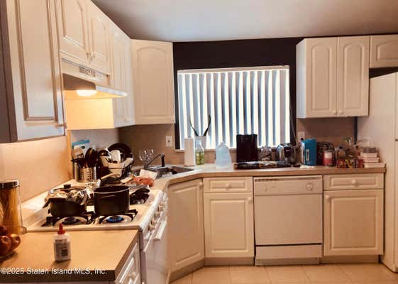 72 STOBE AVE