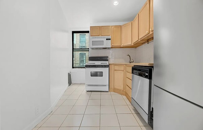141 W 10 ST