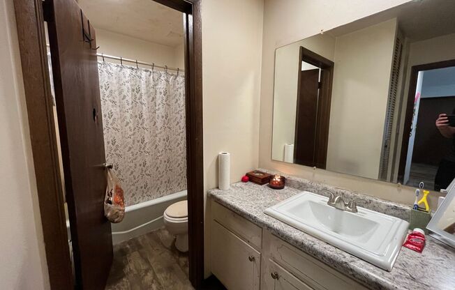 1 bed, 1 bath, $1,095, Unit 11
