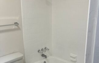 2 beds, 1 bath, $2,300, Unit 820-7