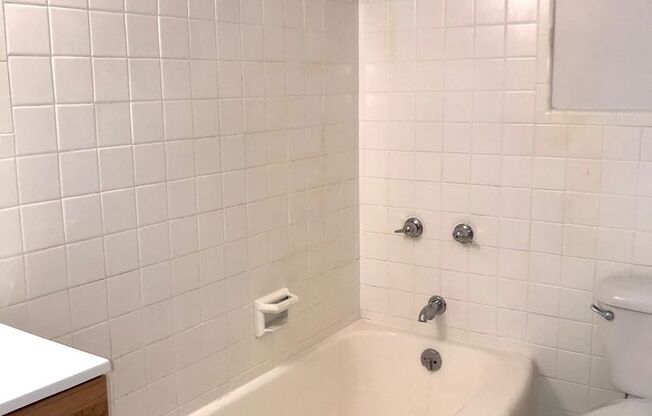 1 bed, 1 bath, $995, Unit 1104