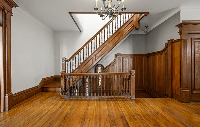 1094 PARK PL