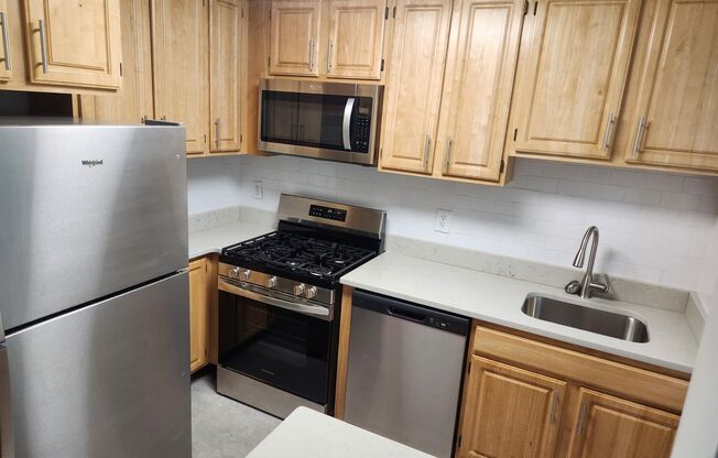 2 beds, 1 bath, 897 sqft, $2,335, Unit E-03