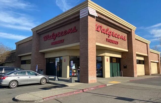 2 beds, 1 bath, 810 sqft, $1,225, Unit 93