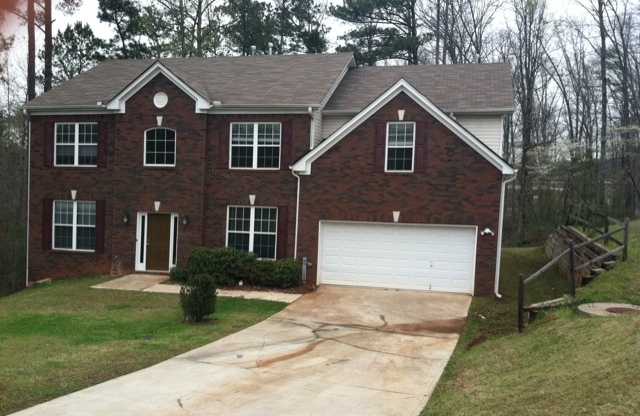 4 bed and 2.5 bath in Lithonia!
