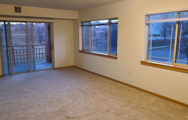 2 beds, 2 baths, 1,251 sqft, $1,880, Unit 302-212