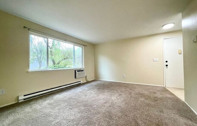 2 beds, 1 bath, $1,399, Unit 4