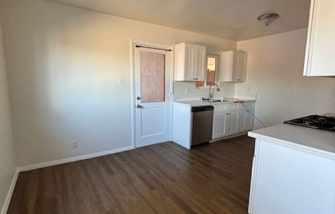 3 beds, 2 baths, 2,695 sqft, $2,550, Unit 1