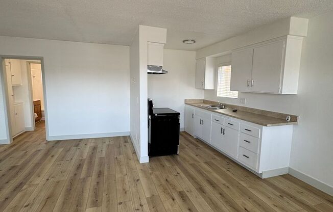 Spacious 1 Bedroom In Torrance - $2,095 - Parking Garage Available !!!