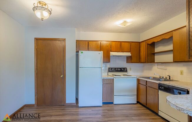 2 beds, 1 bath, 832 sqft, $830, Unit 10